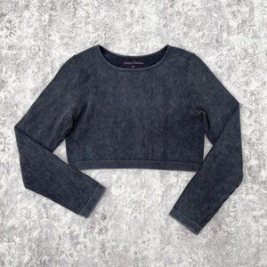 grey stretchy workout ribbed cropped top long sleeve shirt by Suzette Collection